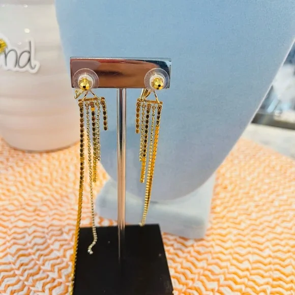 Swarovski Wonder Woman signature statement Earrings👸🏻🌟💫Check out Video - Picture 8 of 8